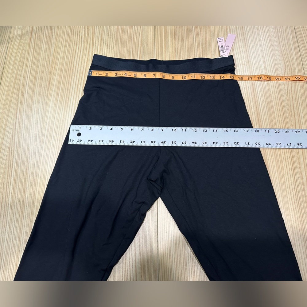 New With Tags. Victoria Secret Legging - Large, Black
409018-JSW
2ZUO
24653455
